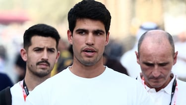 Carlos Alcaraz visitó los Test de Fórmula 1 en Bahréin antes de viajar a Qatar para disputar el ATP 500 de Doha.