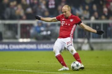 3. Arjen Robben de Holanda, juega en Bayern Muncih. De 28 millones de euros a 11 millones.