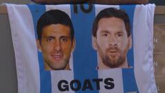 Djokovic cambia toalla de Roland Garros por playera con su cara y la de Messi con la palabra GOAT