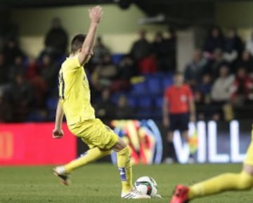 1-0. Bruno marcó el primer tanto en un lanzamiento de libre directo.