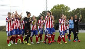 Las rojiblancas dan una vuelta de honor tras clasificarse para la Champions.