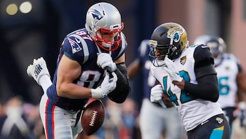 Barry Church es multado por golpe a Rob Gronkwoski