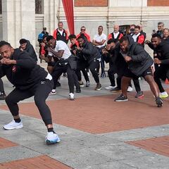 Los ‘Fiyianos Voladores’ bailan su ‘CIBI’ en Valladolid
