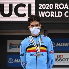 Van Aert, un histórico doblete de plata que acaba en "decepción"