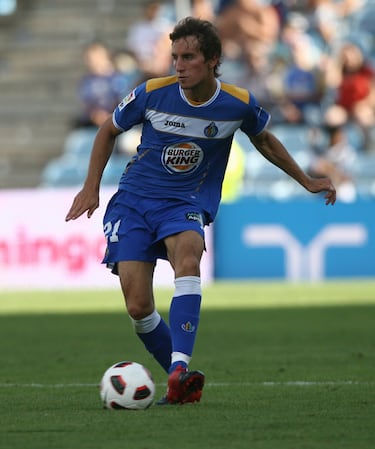 Vistió la camiseta del Getafe durante tres temporadas desde 2010 hasta 2014.