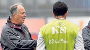 <b>A ESCENA . </b>Paco Castellano y Mamé León serán hoy foco de cámaras y micrófonos con su estreno como pareja en el banquillo de Las Palmas. Ambos esperan tener un arranque victorioso.