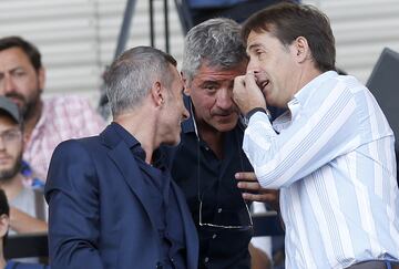 Andrea Berta, Miguel ?ngel Gil Mar¨ªn y Lopetegui en el palco del Coliseum Alfonso P¨¦rez.