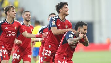 Rubén García celebra junto a sus compañeros su gol.