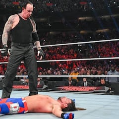 Undertaker eclipsa a Baszler con otro ataque a AJ Styles en Elimination Chamber