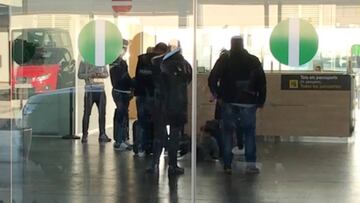 Luis Suárez fools around with Messi's son leaving one of them grounded