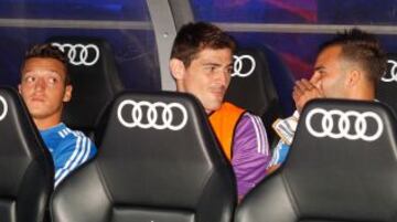Ozil, Casillas y Jesé en el banquillo.