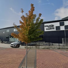 Entra en una comisaría de Madrid con cuchillo e intenta apuñalar a varios policías