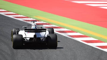 Williams' Brazilian driver Felipe Massa drives during the second practice session at the Circuit de Catalunya on May 12, 2017 in Montmelo on the outskirts of Barcelona ahead of the Spanish Formula One Grand Prix. / AFP PHOTO / TOM GANDOLFINI