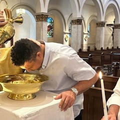 Ronaldo Nazario se bautiza a los 46 años