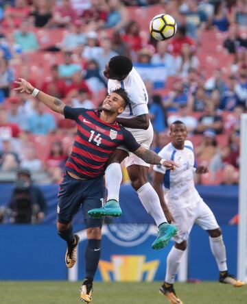 Terminó la fase de grupos con México, Costa Rica y Estados Unidos como líderes de sus grupos y quedaron definidos los Cuartos de Final de la Copa Oro, que se jugarán de la siguiente manera: Miércoles 19 de julio a las 17:00 horas, Costa Rica vs. Panamá y a las 20:00 horas, Estados Unidos vs. El Salvador. Para el jueves 20 de julio, Jamaica vs. Canadá a las 18:30 y México vs. Honduras a las 21:30.