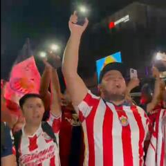 Vídeo: Así fue la serenata de la afición de Chivas en Monterrey