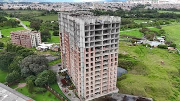 Cerca del humedal Juan Amarillo hay dos torres abandonadas de 400 apartamentos que costaban entre 98 y 300 millones de pesos.