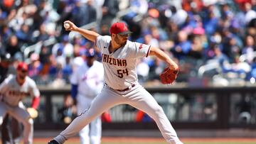 Humberto Castellanos lanza una bola en su primera apertura del año con los DiamondBacks