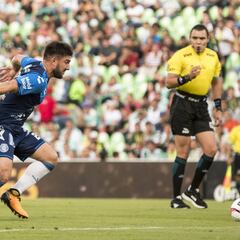 Puebla sale del fondo de la tabla con empate ante Santos