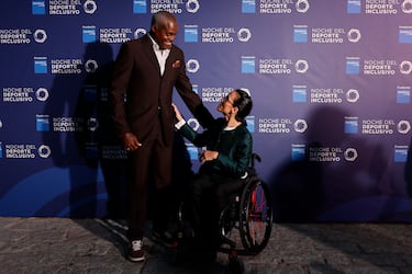 Carl Lewis y Teresa Perales, de campen a campeona