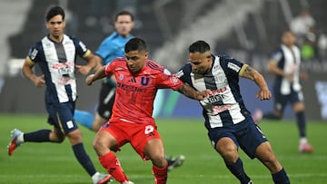 Universidad de Chile's forward #11 Nicolas Guerra (L) and Alianza Lima's defender #06 Renzo Garces (R) fight for the ball during the Copa Libertadores quarterfinal first leg football match between Ecuador's Liga de Quito and Brazil's Sao Paulo at the Rodrigo Paz Delgado Stadium in Quito on September 18, 2025. (Photo by Ernesto BENAVIDES / AFP)