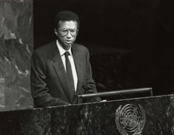 Arthur Ashe fue un tenista estadounidense. Descubrió que tenía VIH-SIDA en 1988. Se reveló que adquirió el virus por una transfusión de sangre.
MEXSPORT DIGITAL IMAGE
24 October 2008: General view of former NBA platyerEarvin "Magic" Johnsn, during Congreso del Deporte at Mexico city./Vista general del ex basquetbolista de la NBA Earvin "Magic" Johnson, durante el Congreso del Deporte en la ciudad de Mexico. MEXSPORT/HECTOR CARBAJAL