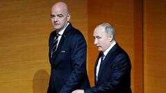 Gianni Infantino, presidente de la FIFA, y Vladimir Putin, presidente de Rusia.