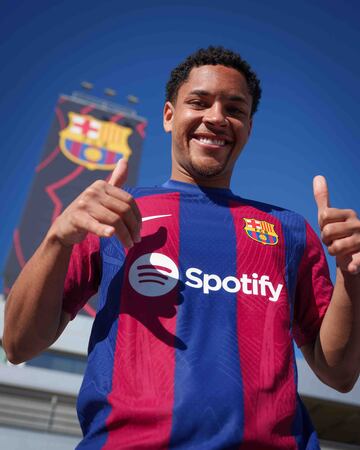 Primera imagen del delantero brasile?o con la camiseta del F¨²tbol Club Barcelona.