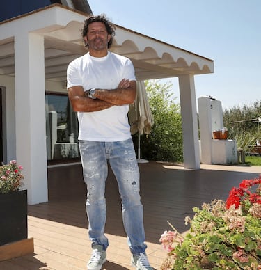 Fichado tras realizar una extraordinaria campaña en el Mallorca (le sirvió para acudir al Mundial de Francia-98), Iván Campo no tuvo suerte en una etapa convulsa del Madrid, con salidas de entrenadores como Camacho, Hiddink, Toshack… Aún así ganó dos Champions, una Liga, una Intercontinental y una Supercopa de España. Su última campaña, la de 2002.03, estuvo cedido en el Bolton, donde siguió hasta 2008, año en el que se fue al Ipswich Town. También jugó en el AEK de Larnaca.