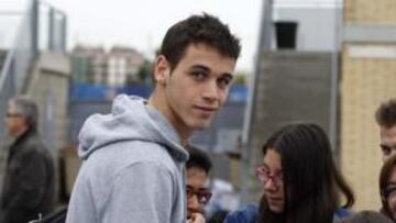 <b>'PICHICHI' PERICO. </b>Álvaro Vázquez firmó ayer autógrafos en Sant Adrià y hoy vuelve a la titularidad tras anotar dos goles en Valladolid.