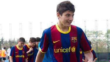 Tuvo una etapa en la cantera azulgrana antes de seguir su camino en otros equipos como el Sevilla y el Wolverhampton, destacando como delantero.