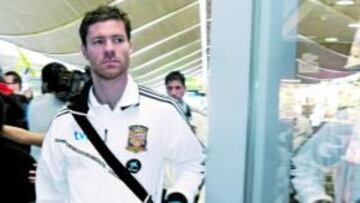 <b>LLEGA LA HORA CRUCIAL. </b>Xabi Alonso, que llega hoy a España procedente de Suráfrica, hablará con Benítez para negociar su salida.