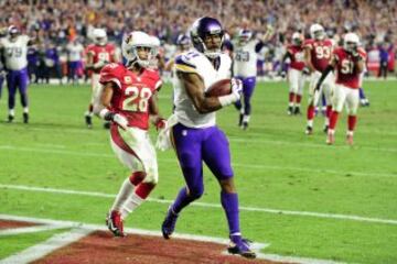 Blair Walsh también lograría patear entre los tres palos en el siguiente drive, y tras una infructuosa posesión de Arizona los Vikings lograrían volver a anotar con una recepción de 7 yardas del veterano Mike Wallace que pondría de nuevo el empate a menos de 5 minutos para el final.