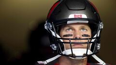 (FILES) This file photo taken on September 26, 2021 shows Tampa Bay Buccaneers&#039; Tom Brady waiting to come on to the field before the game against the Los Angeles Rams at SoFi Stadium in Inglewood, California. - More than a year after his departure fr