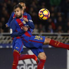 Un Barça infame sobrevive en Anoeta; gran partido de Vela