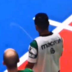El feo gesto de un jugador del Sporting durante las finales ante el Benfica