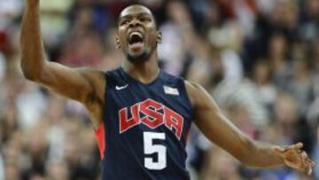 El estadounidense Kevin Durant gesticula al anotar tres puntos ante Argentina durante la semifinal de baloncesto de los Juegos Olímpicos Londres 2012 hoy, viernes 10 de agosto de 2012, en Londres (Reino Unido).