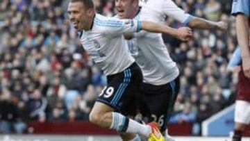 El Liverpool despacha al Villa en quince minutos