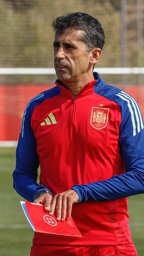 Reconocen el talento de Mora, pero piden dejarlo en paz