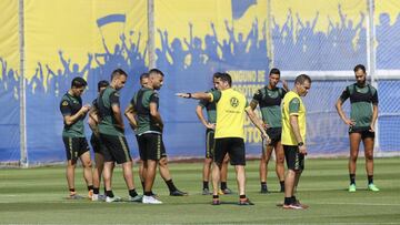 Jugadores de Las Palmas durante un entrenamiento.