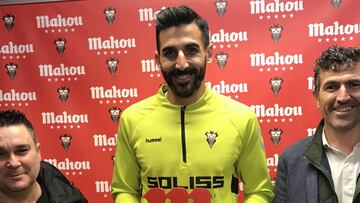 Tomeu Nadal recogiendo un galardón individual.