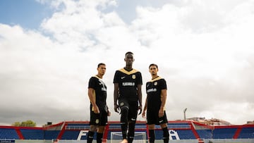 El Alverca presenta una camiseta contra el racismo