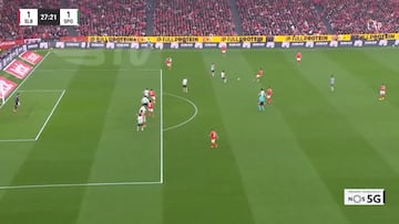 Richard Ríos destacó con un pase magistral que rompió líneas y dio origen al gol del empate ante Sporting, reafirmando su gran nivel en el partido.