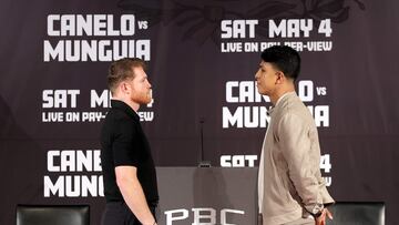 BEVERLY HILLS, CALIFORNIA - MARCH 19: Canelo Alvarez and Jaime Munguia face off during a news conference to preview their super middleweight fight at The Beverly Hills Hotel on March 19, 2024 in Beverly Hills, California.   Katelyn Mulcahy/Getty Images/AFP (Photo by Katelyn Mulcahy / GETTY IMAGES NORTH AMERICA / Getty Images via AFP)