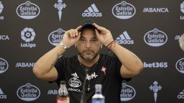 Antonio Mohamed, durante la rueda de Prensa en A Madroa.