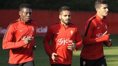 Ndi, Douglas y Rachid durante el entrenamiento del Sporting