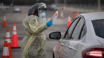 A healthcare worker holds a coronavirus disease (COVID-19) informational pamphlet for a resident at a drive-thru testing location in Houston, Texas, U.S., November 20, 2020.   REUTERS/Adrees Latif