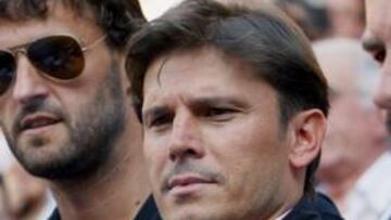 <b>KIKO, TONI Y ÁNGEL TORRES, AYER EN LAS VENTAS. </b>Kiko, Toni y el presidente Ángel Torres estuvieron ayer juntos en Las Ventas. Entre toro y toro, fútbol. Toni, que ha renunciado a irse al Atlético para quedarse en el Geta, habló del futuro con Torres. Curiosamente, Míchel también estaba en la plaza, pero en otro tendido.