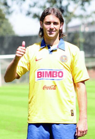Procedente del Basel de Suiza, el delantero argentino arribó con la etiqueta de goleador e incluso fue refuerzo para la Copa Libertadores de 2007, pero las lesiones le impidieron debutar.
