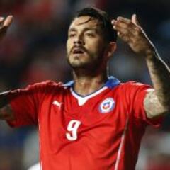 Pinilla es opción en Fiorentina tras partida de Mario Gómez